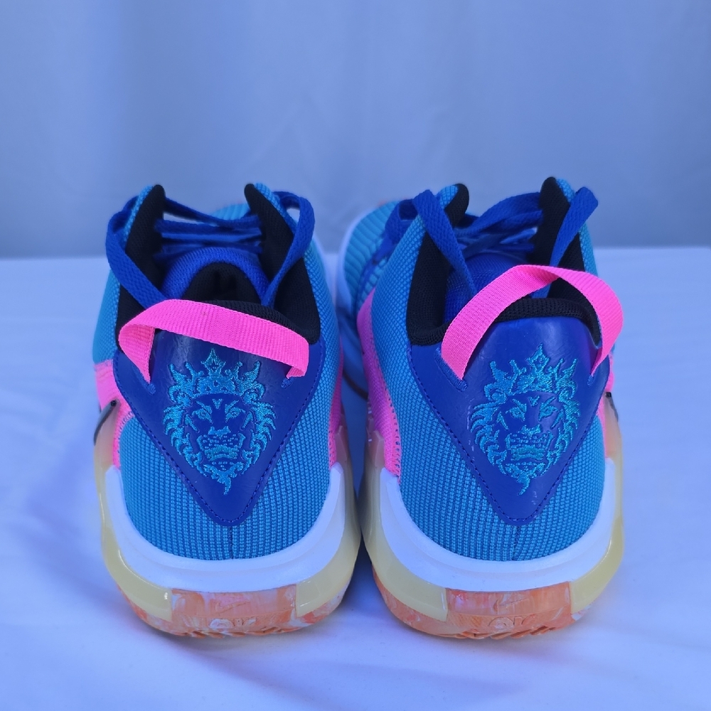 Nike LEBRON VII, in Vibrant Blue and Pink - Picture 5 of 5